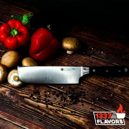 Izumi Ichiago couteau Nakiri sur bois avec champignon et poivron